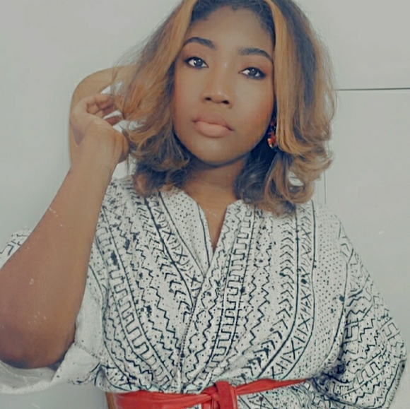 Meet your Posher, Stephanie - Picture 2 of 7